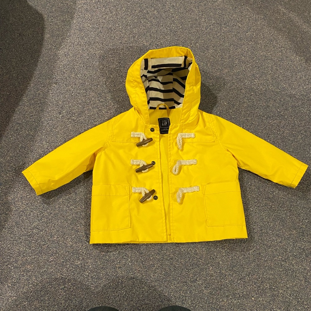 Baby gap yellow rain jacket 12-18 months toggles